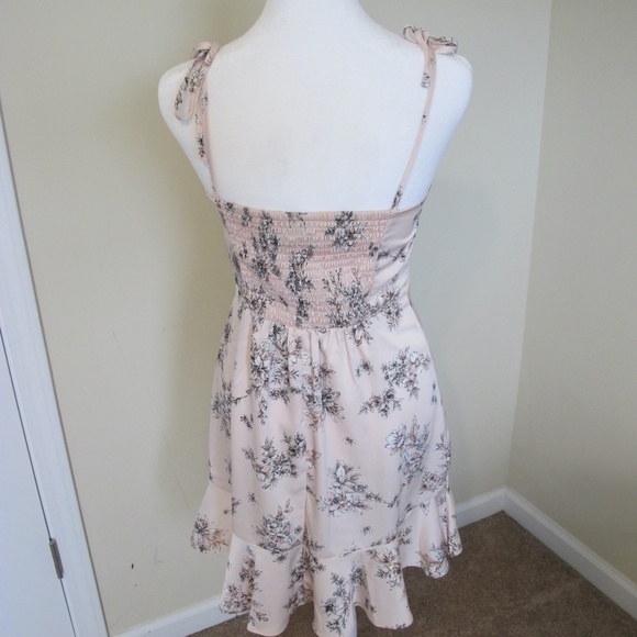 🔴🔴🔴SOLD🔴🔴🔴Express Women's Spring bridal shower Easter Casual Dress - Picture 3 of 9